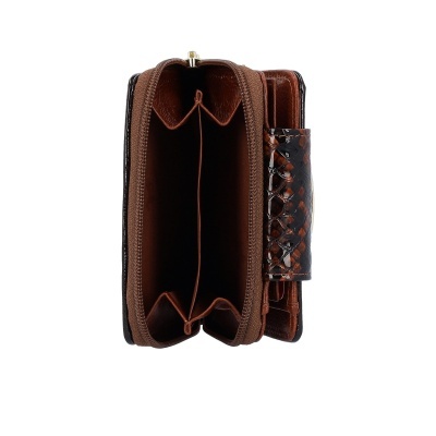 Carteira castanha com fecho e padrão pele de cobra