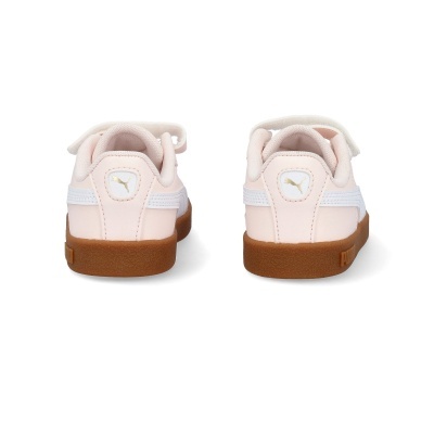 Sapatilhas cor de rosa claro com sola castanha e logo Puma dourado atrás