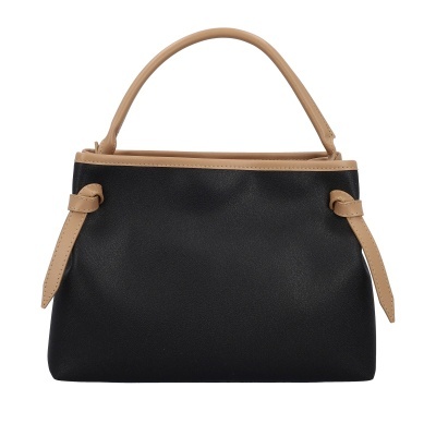 Mala de mão preta com alças e detalhes bege