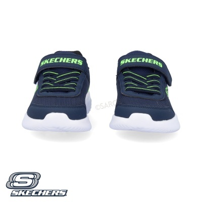 Par de sapatilhas Skechers azul escuro com detalhes verdes e sola branca