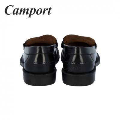 Sapatos pretos em couro liso vista traseira com interior castanho