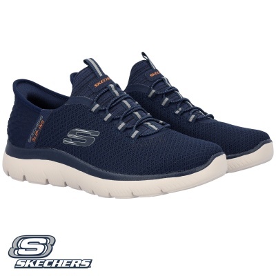 Par de sapatilhas Skechers azuis e brancas em fundo branco