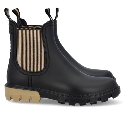 Botas chelsea pretas com elástico riscado bege e preto