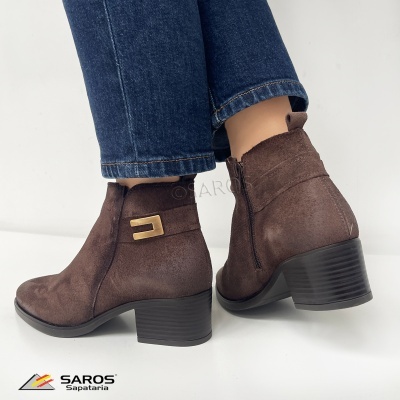 Botins castanho escuro em camurça com salto e fecho