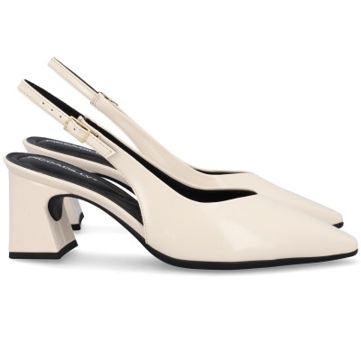 Sapatos de senhora bege com tacão quadrado e tiras ajustáveis