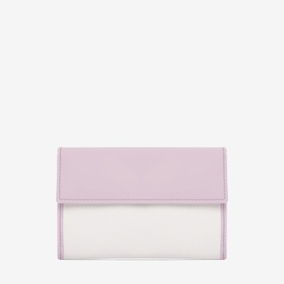 Carteira bicolor com aba lilás e corpo branco texturizado