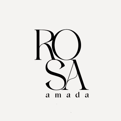 Texto estilizado preto 'ROSA amada' em fundo branco.