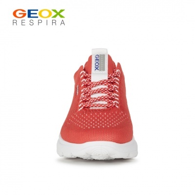 Tênis desportivo vermelho GEOX RESPIRA com atacadores brancos e vermelhos e sola branca