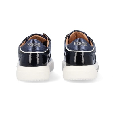 Sapatilhas pretas com verniz e sola branca com marca FERRE