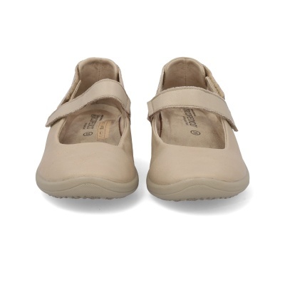 Sapatos de senhora bege com tira de velcro e sola antiderrapante