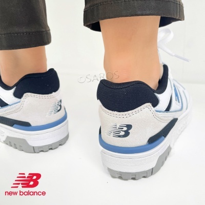Ténis New Balance branco com detalhes em azul e cinzento