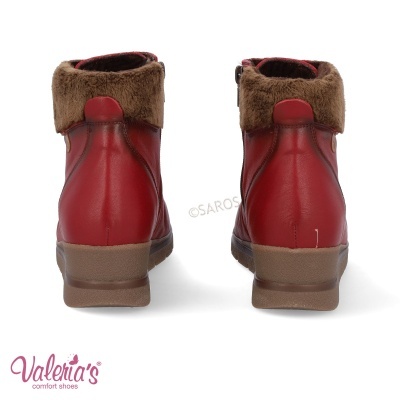 Botas vermelhas em couro com pelo castanho, vistas de trás, marca Valeria's