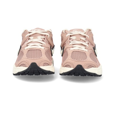 Ténis desportivos cor de rosa NIKE em malha e camurça com atacadores brancos e sola preta e bege