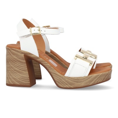 Sandálias de salto alto brancas com salto e sola imitação madeira