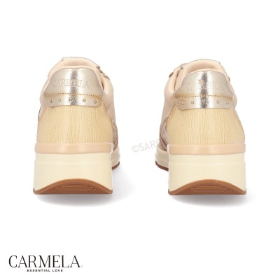 Sapatilhas bege e douradas da CARMELA vista de trás