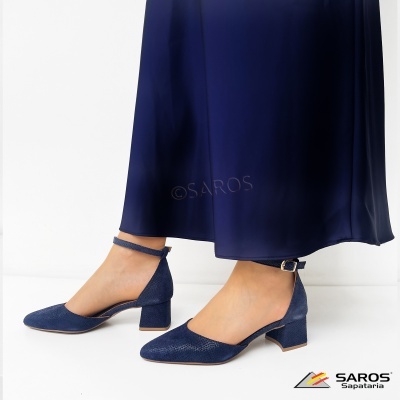 Sapatos de salto médio azul com tira no tornozelo