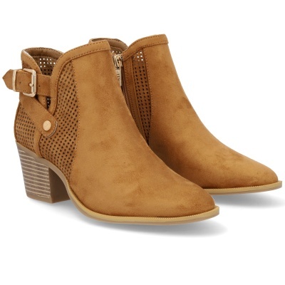 Botas ankle castanhas com salto médio e detalhe perfurado