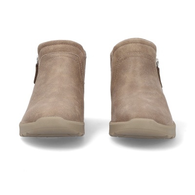 Chinelo bege fechado com sola de borracha vista frontal