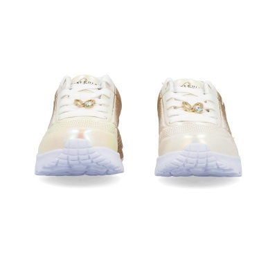 Ténis femininos Skechers creme e dourado com sola branca e ornamento de coração nas atacadeiras