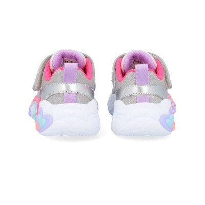 Ténis infantis cinzentos e prata com detalhes coloridos vistos de trás