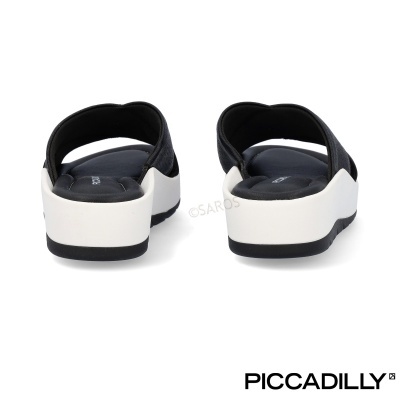 Sandálias pretas Piccadilly com sola branca e preta e tiras elásticas.