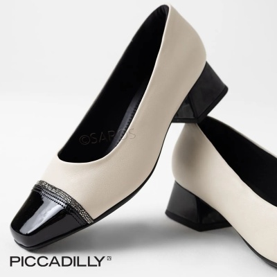 sapatos de senhora branco com biqueira preta lacada e detalhe brilhante