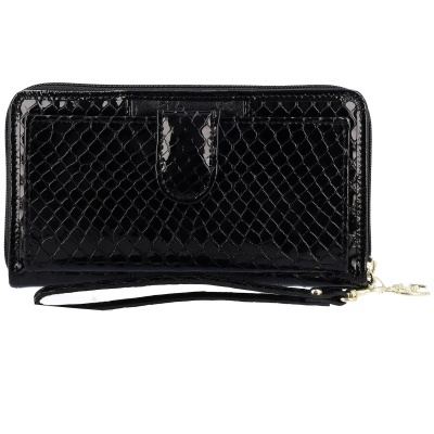 Carteira preta brilhante com textura escamada e fecho