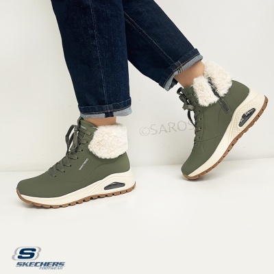 Tênis botins verdes Skechers com pelo sintético branco e sola branca