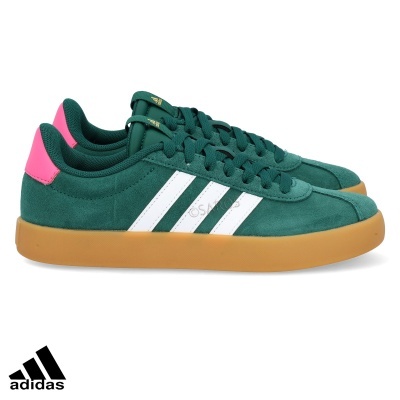 Sapatilhas Adidas em camurça verde com riscas brancas e sola castanha