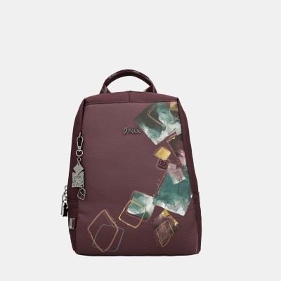 Mochila vinho com detalhes pintados e pingente metálico