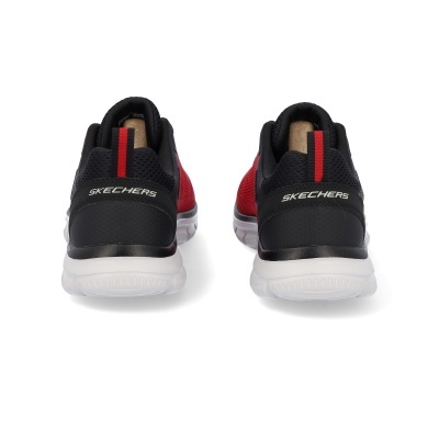 Ténis Skechers pretos e vermelhos vistos de trás