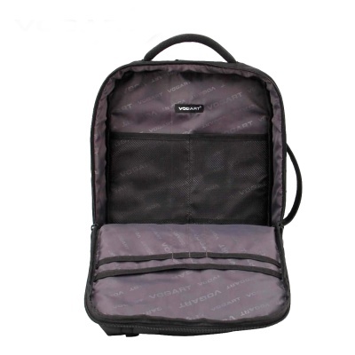 Mochila preta aberta com interior cinzento e bolsos