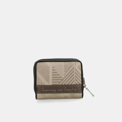 Carteira quadrada bege e castanha com padrão geométrico e texto bordado