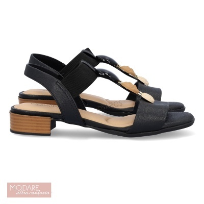 Sandálias pretas femininas com salto baixo e detalhes dourados