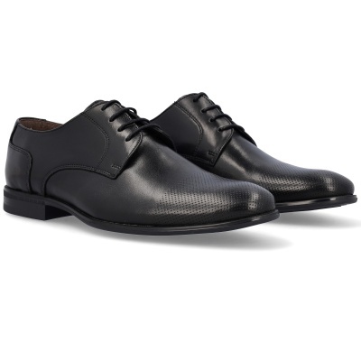 Sapatos masculinos pretos de pele clássicos com atacadores e biqueira perfurada