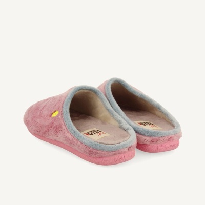 Chinelos cor-de-rosa e cinzento em tecido macio com etiqueta interna