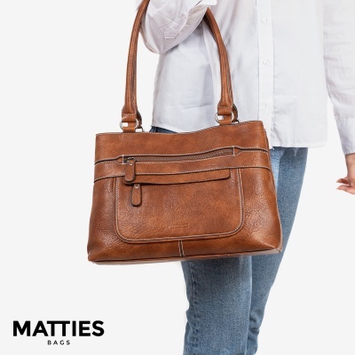 Mala de mão castanha de aspeto couro com fecho zip e alças duplas