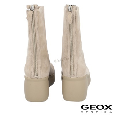 Botas femininas bege com fecho de correr traseiro e salto grosso da GEOX