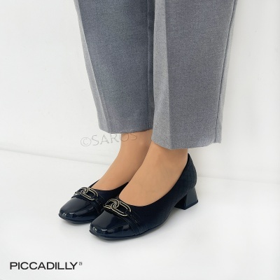 Sapatos de salto médio pretos com bico em verniz e detalhe metálico dourado