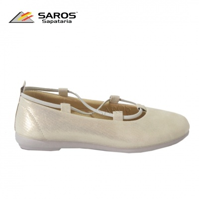 Sapatilha creme brilhante com tiras elásticas e sola clara