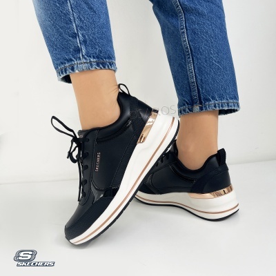 Ténis pretos Skechers com detalhes dourados e sola branca