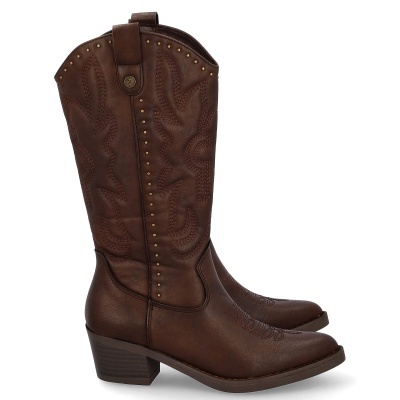 Botas cowboy castanhas em couro sintético com bordados e tachas douradas