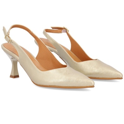 Sapatos de salto médio bege perolado com tira traseira