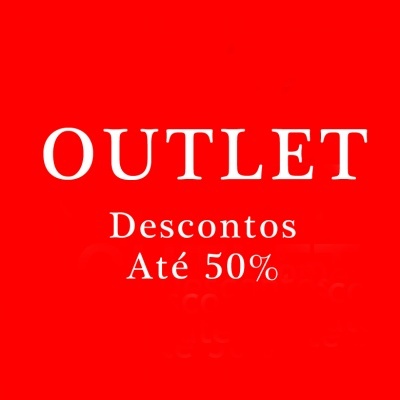 Placa vermelha com texto branco a anunciar outlet e descontos até 50%.