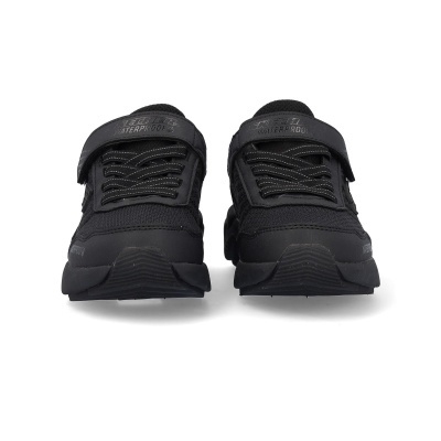 Ténis pretos Skechers WATERPROOF com fecho de velcro e atacadores
