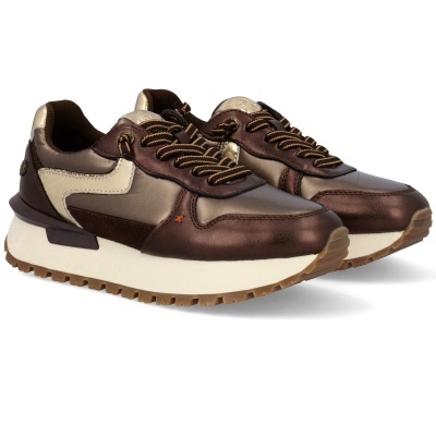 Sapatilhas desportivas castanhas e bege com sola branca