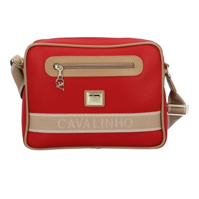 Mala de ombro vermelha com detalhes bege e fecho zip frontal.