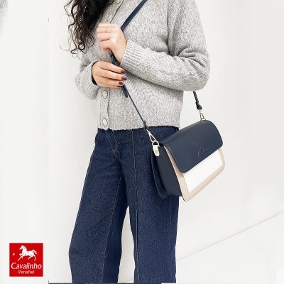 Mala de senhora azul, bege e branca em pele com logótipo Cavalinho