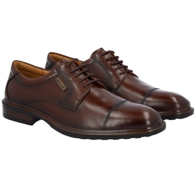 Sapatos masculinos em pele castanha com atacadores e etiqueta CAMPER 71