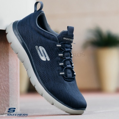Ténis azul escuro Skechers com sola branca e logótipo S